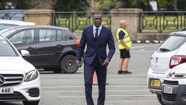 Futbolista Benjamin Mendy exonerado de 1 cargo de violación
