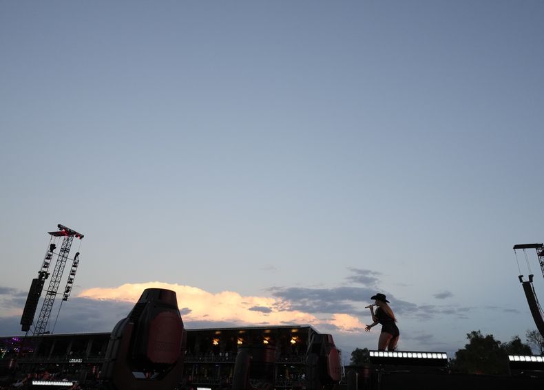 Chiquis durante su concierto en el primer día del festival Arre en la Ciudad de México el sábado 9 de septiembre de 2023. (Foto AP/Fernando Llano)