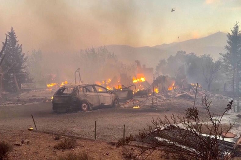 El incendio en Reno, Nevada, el 22 de agosto del 2026. (Tim Walton via AP)