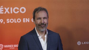 El cineasta canadiense Denis Villeneuve posa en una sesión fotográfica para promover la película Dune: Part Two en la Ciudad de México el lunes 5 de febrero de 2024. (Foto AP/Marco Ugarte)