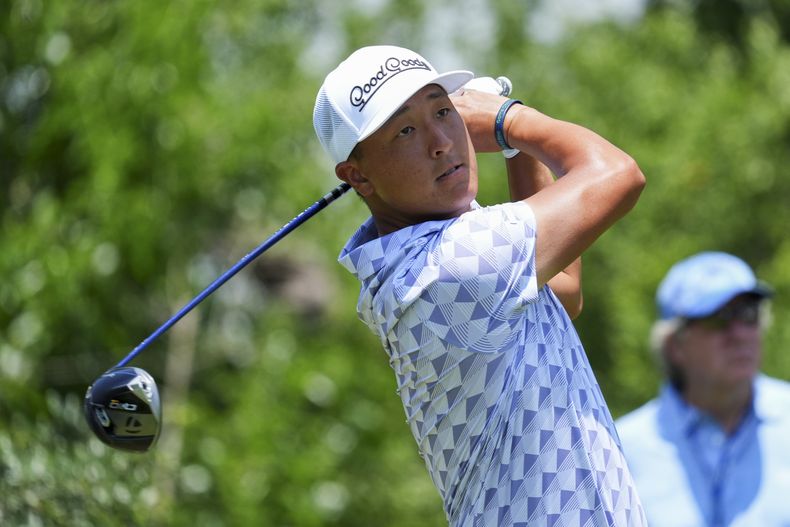 John Pak en el noveno hoyo en el Torneo Charles Schwab en el Colonial Country Club el jueves 22 de mayo del 2025. (AP Foto/LM Otero)