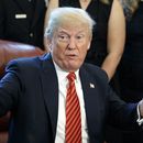 Trump contrata a abogado que representó a Bill Clinton
