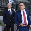 Los abogados del expresidente Donald Trump, Emil Bove, izquierda, y Todd Blanche, salen del Tribunal Federal de Estados Unidos después de una audiencia, el jueves 5 de septiembre de 2024, en Washington. (AP Foto/Jose Luis Magana)