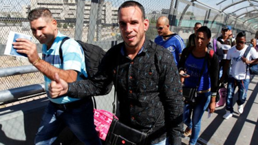 decision de jueza federal da esperanza a miles de cubanos en la frontera