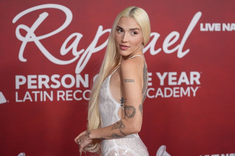 ARCHIVO - Elena Rose llega a la 26ª ceremonia de entrega del premio Persona del Año de los Latin Grammy el miércoles 12 de noviembre de 2025 en el Mandalay Bay de Las Vegas. (Foto AP/Chris Pizzello, archivo)