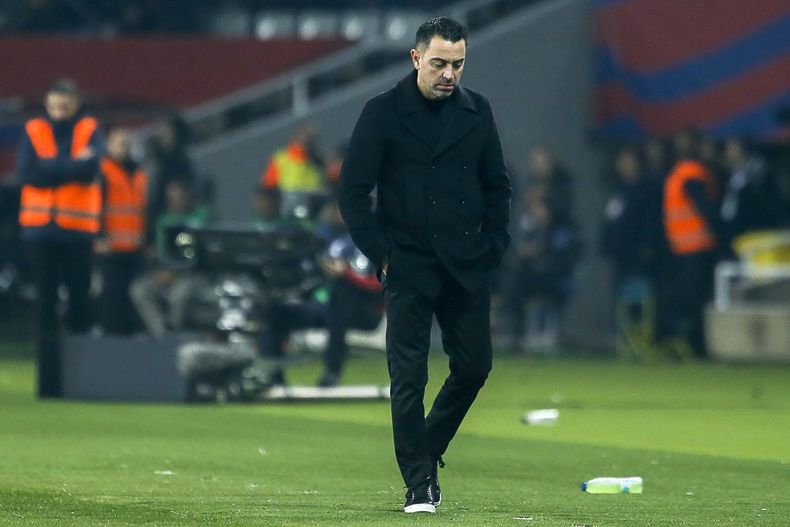 El entrenador del Barcelona Xavi Hernández durante el encuentro de la Liga española ante el Villarreal, el sábado 27 de enero de 2024. (AP Foto/Joan Monfort)