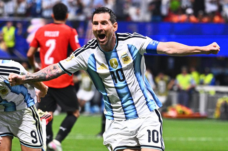 El argentino Lionel Messi celebra tras anotar en el encuentro ante Egipto en los octavos de final de la Copa Mundial el martes 7 de julio del 2026. (AP Foto)