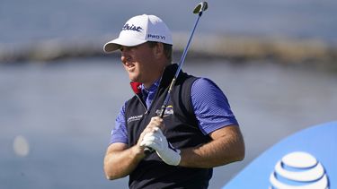 Jornada brillante da a Hoge ventaja en Pebble Beach