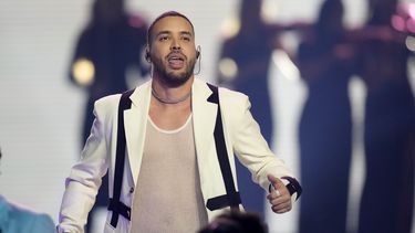 ARCHIVO - Prince Royce durante su presentación en los Premios Latin AMAs el jueves 20 de abril de 2023, en la Arena MGM Grand Garden en Las Vegas. Prince Royce lanzó su álbum Llamada perdida el 16 de febrero de 2024. (Foto AP/John Locher, archivo)