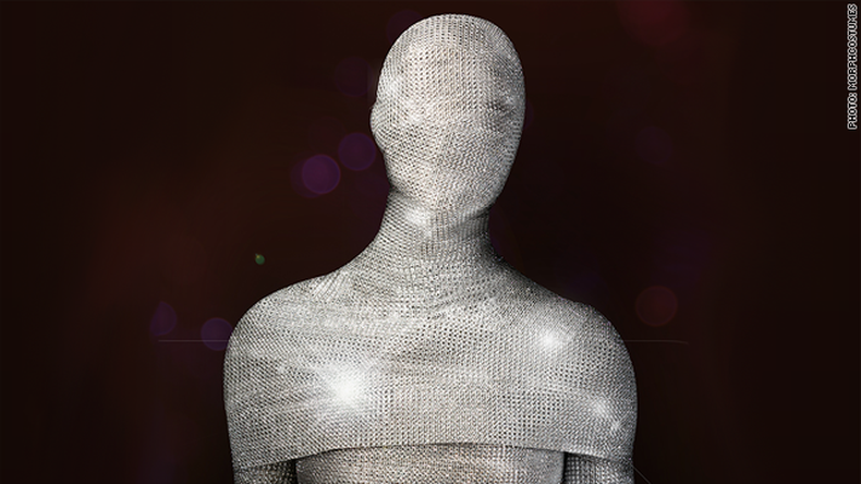 ¿Cómo luce un disfraz de Halloween de un millón de dólares?   Pista: le da un nuevo significado a la expresión "exceso de diamantes".