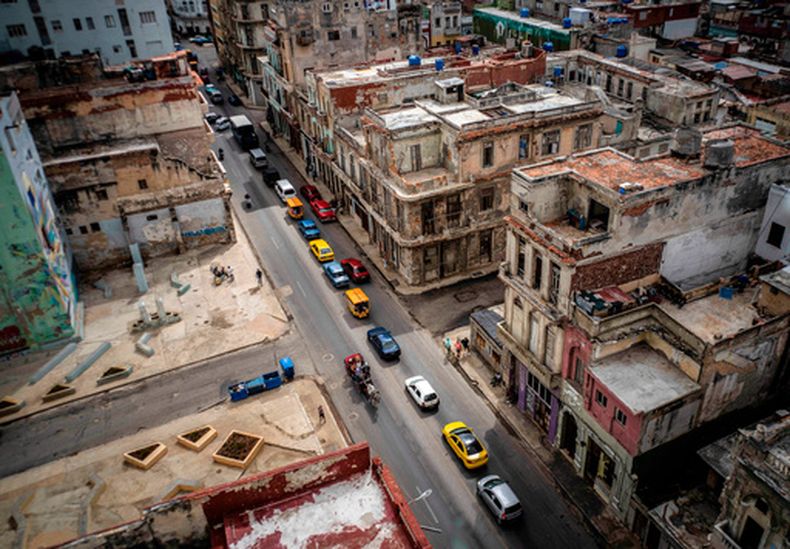 ARCHIVO - Vista de la calle San Lázaro el martes 21 de marzo de 2023, en La Habana, Cuba. (AP Foto/Ramón Espinosa, archivo)