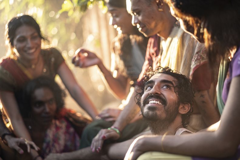 En esta imagen proporcionada por Universal Pictures, Dev Patel en una escena de la película Monkey Man. (Universal Pictures via AP)