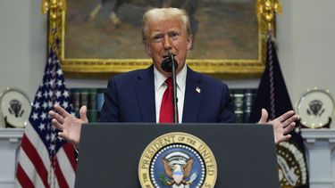 El presidente Donald Trump habla en el Salón Roosevelt de la Casa Blanca, el martes 21 de enero de 2025, en Washington. (AP Foto/Julia Demaree Nikhinson)