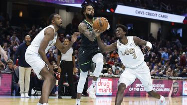 Timberwolves vencen a Cavaliers pese a 51 puntos de Garland