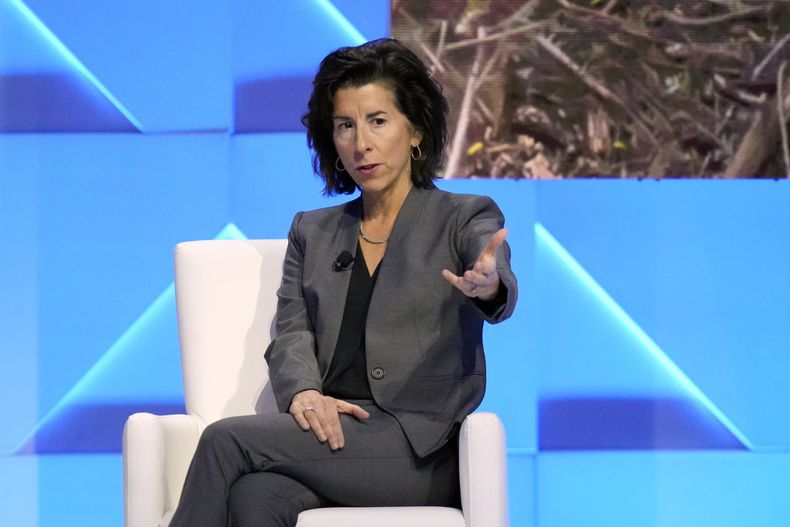 La secretaria de Comercio de Estados Unidos Gina Raimondo en un evento en San Francisco el 15 de noviembre de 2023. (AP foto/Eric Risberg)