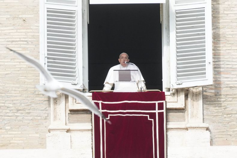 El papa Francisco en la Plaza San Pedro en el Vaticano el 26 de enero del 2025. (AP foto/Gregorio Borgia)