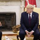 Archivo - El presidente Donald Trump, derecha, se reúne con el primer ministro israelí, Benjamin Netanyahu, en la Oficina Oval, el 15 de septiembre de 2020, en la Casa Blanca, en Washington. (AP Foto/Alex Brandon, Archivo)