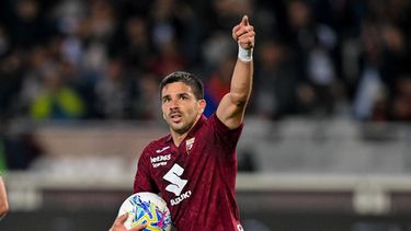 Giovanni Simeone, del Torino, festeja tras anotar ante Sassuolo en un partido de la Serie A italiana, el viernes 8 de mayo de 2026 (Tano Pecoraro/LaPresse via AP)