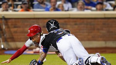 Filis ganan 2-1 a Mets; Vierling retira a Marte en el plato