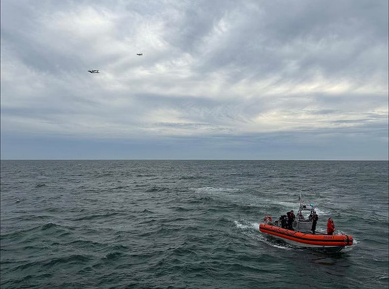 Equipos de rescate buscan a la avioneta desaparecida frente a la costa de Nantucket, Massachusetts, el 3 de octubre del 2026. (Guardia Costera de EEUU via AP)