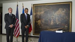 obama rinde honor a victimas del ataque en paris