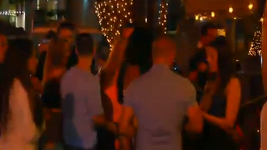 americateve | Erika Carrillo revela qué tipos de control  usan algunos clubes y barras populares en el Downtown de Miami, para evitar que menores de 21 años entren  y consuman licor.