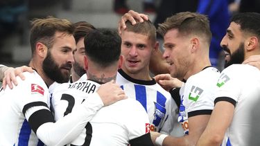 Hertha consigue primer triunfo del año, supera al Gladbach