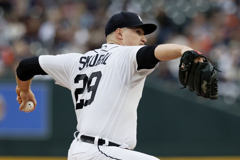Tarik Skubal, de los Tigres de Detroit, lanza frente a los Medias Blancas de Chicago durante el segundo inning del juego del sábado 9 de septiembre de 2023 (AP Foto/Duane Burleson)