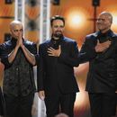 Renee Elise Goldsberry, de izquierda a derecha, Lin-Manuel Miranda y Christopher Jackson interpretan un popurrí de Hamilton durante la 78.ª edición de los Premios Tony el domingo 8 de junio de 2025 en el Radio City Music Hall de Nueva York. (Foto Charles Sykes/Invision/AP)