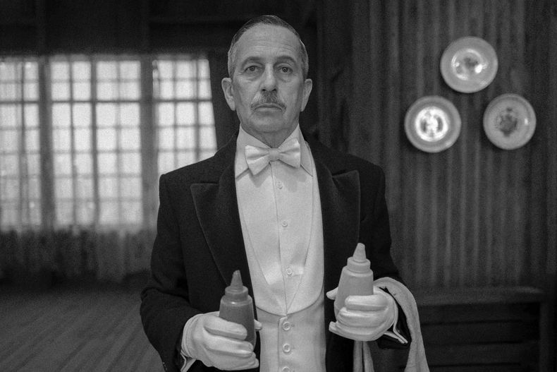 En esta imagen proporcionada por Netflix, Alfredo Castro en una escena de El Conde. (Pablo Larraín/Netflix vía AP)