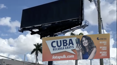 miami: retiran valla que promocionaba recargas a cuba con el logo  etecsa
