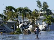 el huracan ian deja al menos 100 muertos en florida | biden visita el estado el miercoles