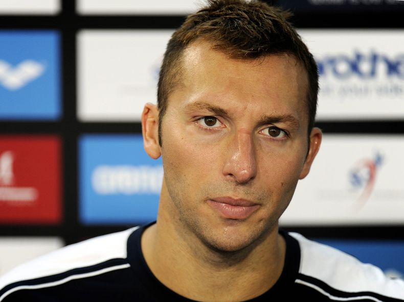 Ian Thorpe ofrece una conferencia de prensa el 5 de noviembre del 2011 en Singapur. Thorpe ingres&oacute; a un centro de rehabilitaci&oacute;n tras ser hallado desorientado en una calle de Sydney, consecuencia de una combinaci&oacute;n de analg&eacute;sic