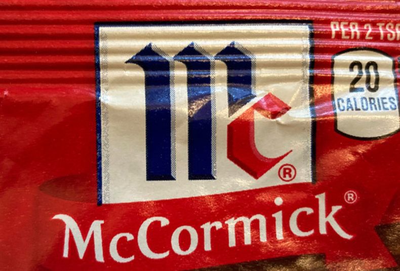 Foto tomada el 24 de noviembre del 2020, del logo de McCormick & Co. (AP foto/Donald King)