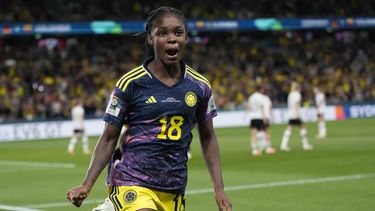 La colombiana Linda Caicedo celebra tras anotar el primer gol de su equipo en la victoria 2-1 ante Alemania en el Mundial femenino, el domingo 30 de julio de 2023, en Sídney. (AP Foto/Rick Rycroft)