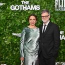 Maya Rudolph, a la izquierda, y Paul Thomas Anderson asisten a los Premios Gotham en Cipriani Wall Street el lunes 1 de diciembre de 2025, en Nueva York. (Foto Evan Agostini/Invision/AP)