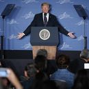 Trump da un discurso ante empresarios hispanos