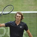 Alexander Zverev tras vencer a Denis Shapovalov en el Abierto de Halle, el miércoles 21 de junio de 2023. (Friso Gentsch/dpa vía AP)