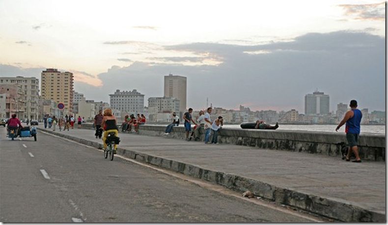 La prensa oficialista explora la opinión que tienen los residentes en la Isla sobre sí mismos.