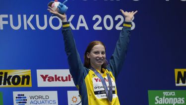 La australiana Mollie OCallaghan celebra tras ganar los 100 metros libres en el Campeonato Mundial en Fukuoka, Japón el viernes 28 de julio del 2023. (AP Foto/Lee Jin-man)