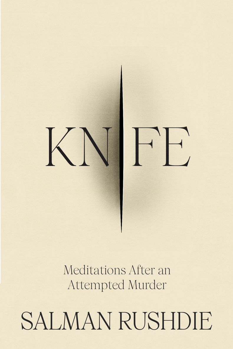 ARCHIVO - En esta imagen proporcionada por Random House, la portada de Knife: Meditations After an Attempt Murder de Salman Rushdie. El libro, sobre el atentado contra su vida que lo dejó ciego del ojo derecho, se publicó el 16 de abril de 2024. Es el primer libro de Rushdie desde el apuñalamiento de 2022 por el que estuvo en peligro su vida, es explícito en la violencia que sufrió Rushdie y heroico por la voluntad de vivir que conserva. (Random House vía AP, archivo)
