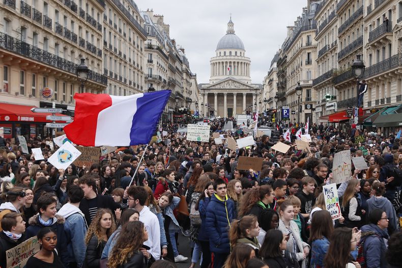 EUR-GEN_ESTUDIANTES-PROTESTAS_CLIMATICAS-1.jpg