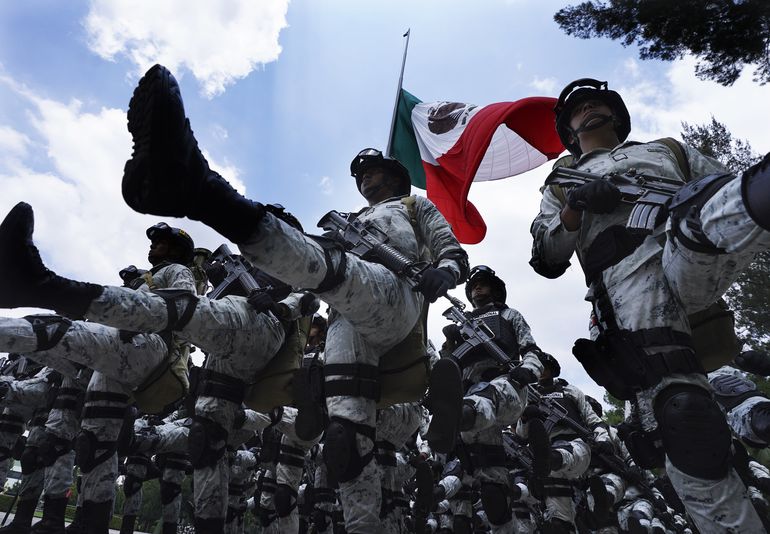 México propone consulta popular sobre el papel del Ejército