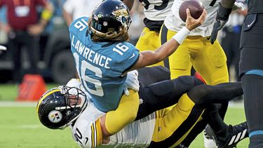 Steelers colocan a T.J. Watt en reserva de lesionados