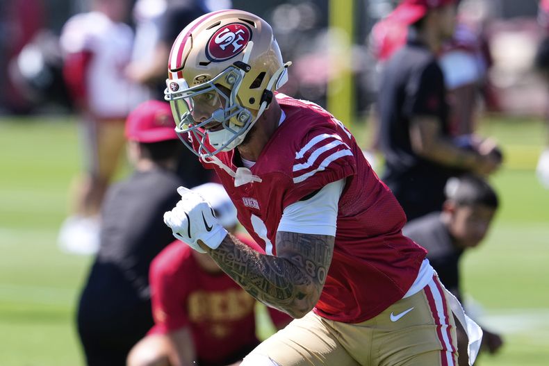 El receptor de los 49ers de San Francisco Ricky Pearsall corre en un entrenamiento del equipo el jueves 31 de julio del 2025. (AP Foto/Godofredo A. Vásquez)