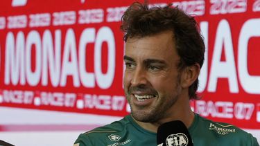 El piloto de Aston Martin Fernando Alonso en conferencia de prensa el jueves 25 de mayo del 2023 antes del Gran Premio de Mónaco de la Fórmula Uno. (AP Foto/Luca Bruno)