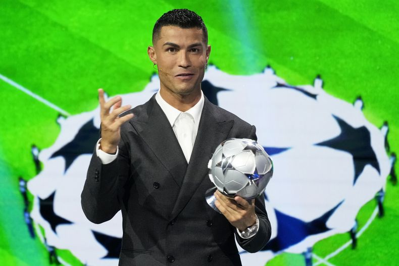 Cristiano Ronaldo durante el sorteo del nuevo formato de la Liga de Campeones, el jueves 29 de agosto de 2024, en Mónaco. (AP Foto/Gregorio Borgia)