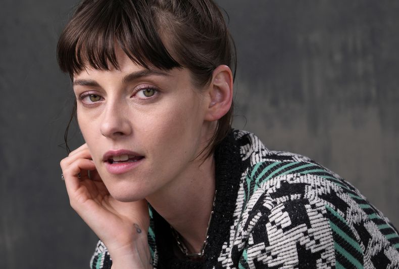 Kristen Stewart, de la película Love Lies Bleeding posa en el Hotel Four Seasons el lunes 4 de marzo de 2024, en Los Ángeles. (Foto AP/Chris Pizzello)