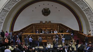 ap explica: toma del congreso agrava crisis de venezuela