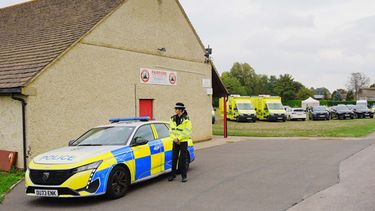 Servicios de emergencia en el lugar de un incidente cerca de la base militar RAF Fairford, in Whelford, Inglaterra, el domingo 27 de septiembre de 2026 .(Ben Birchall/PA via AP)
